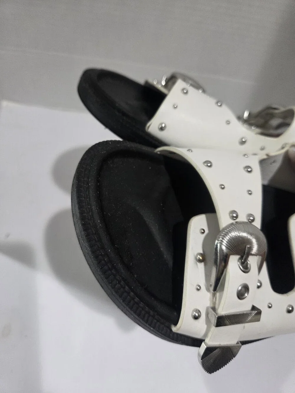 STEVE MADDEN CONNELY BUCKLE SLIDE SANDALS SIZE 8.
